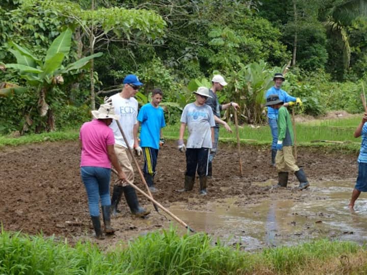 Students from Fairfield Country Day School helped local residents in a town in Panama for a week last summer.