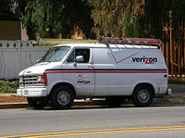 Verizon Communications will purchase AOL for $4.4 billion. 