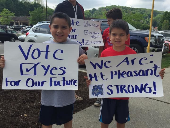 School children from the Town of Mount Pleasant participated in Sunday&#x27;s &quot;Vote Yes&quot; rally in Thornwood.