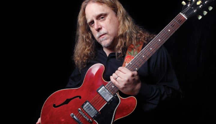 Warren Haynes will play two sets and lead the Seaside All-Stars for a jam named the Vibes 20th Anniversary Spectacular. 