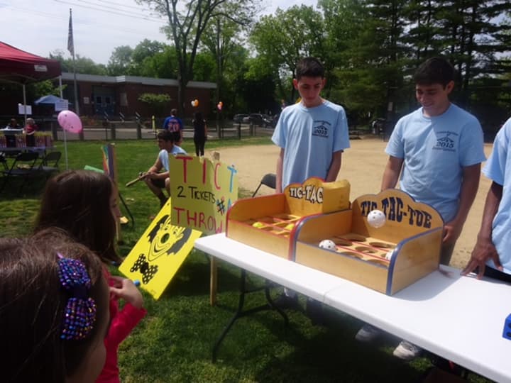 Visitors play a game of tic-tac-toe at the Tuckahoe Junior Carnival.