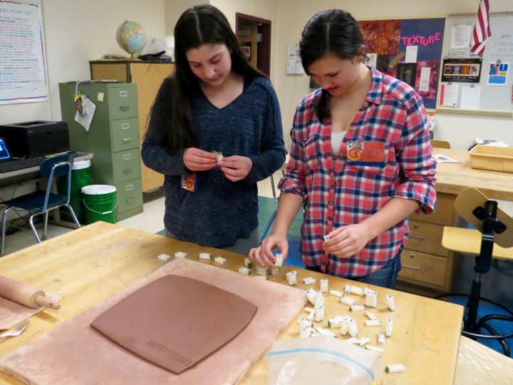 Briarcliff Middle School hosted its first Interactive Art Night, inviting families to view student-created art and work on making their own creations. 