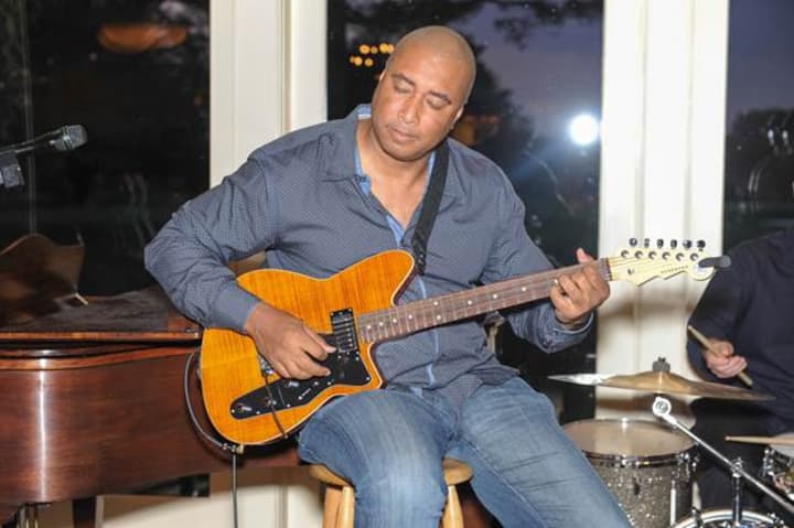 Yankee legend and musician Bernie Williams will present former teammate Mariano Rivera and his wife, Clara with the Community Vision Award.