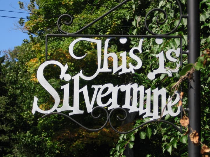 The Silvermine Community Association, which serves New Canaan, Norwalk, and Wilton, recently awarded two college scholarships.