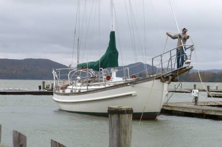 John Voulgaris of Dobbs Ferry adds extra lines on his boat Monday morning in the Ossining marina to keep it safe from Hurricane Sandy.