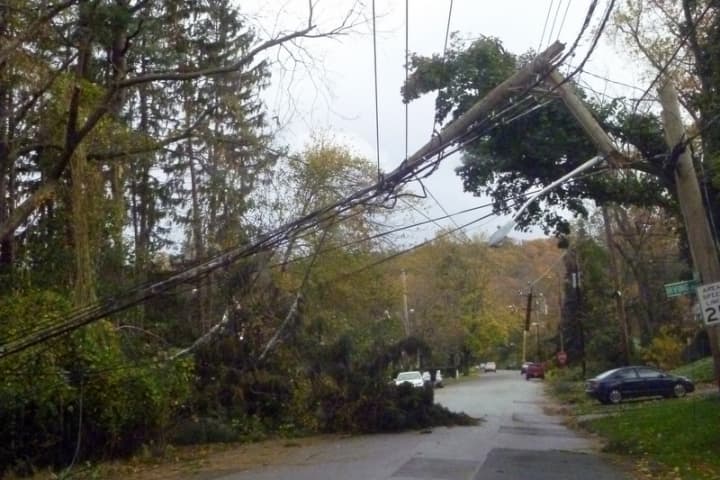 Downed wires in the Crest neighborhood of Tarrytown are the only thing keeping the Public Schools of the Tarrytowns closed Thursday, Superintendent Howard Smith said.