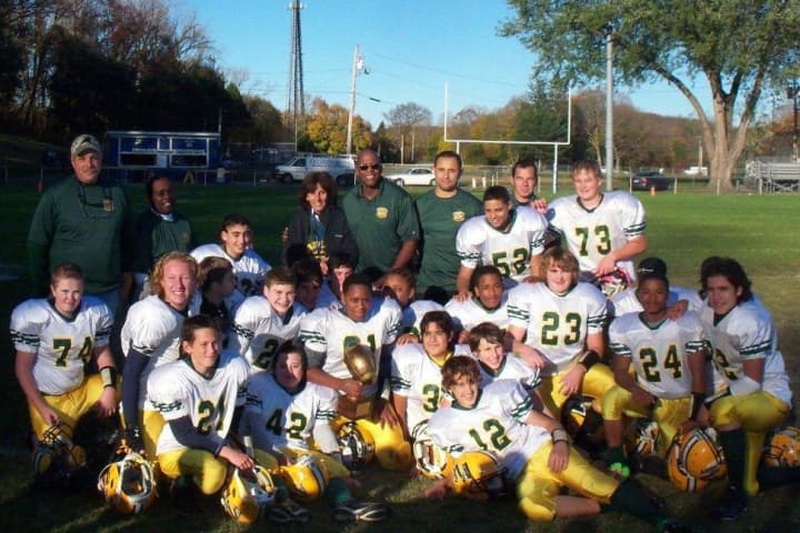 The Norwalk Packers 8th-grade team celebrates its season-ending win in the Colonial League Rose Bowl.