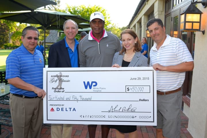 L to R: Delta Air Lines Sales Director Athar Khan; Chairman of the WPH Board of Directors Larry Smith; Former NFL star Ahmad Rashad; WPH President and C.E.O. Susan Fox, and Event Chair Jonathan Spitalny.