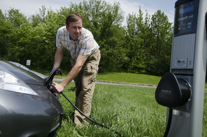 Purchase College-SUNY has joined the U.S. Department of Energys Workplace Charging Challenge, a national program that aims to increase the number of employers offering workplace charging for plug-in electric vehicles.