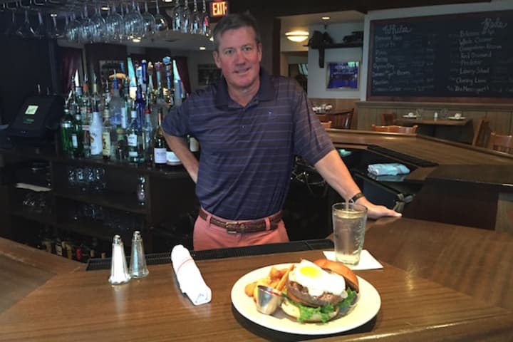 Bogey&#x27;s Grille &amp; Tap Room Co-Owner Jim Stablein with a Prime Beef Burger.