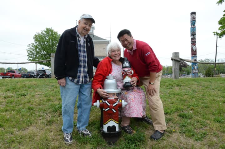 Pat McDonald, a retired Fairfield teacher and longtime resident, and state Sen. Tony Hwang (R-28) help support Jeanne Harrisons community service project painting fire hydrants in town.