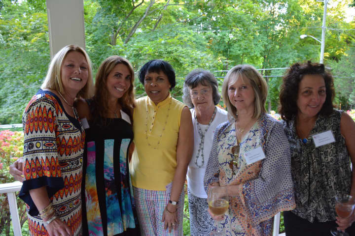 Left to right: Outreach Committee members Jackie Holtzer, Lauren Greene, Barbara Jacobi, Diane Anderson, Jackie Holzinger and Maria Bilotta