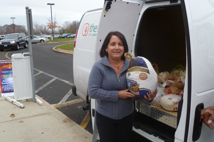 New Canaan High School&#x27;s Food Bank Volunteers Club will collect Thanksgiving turkeys for the Lower Fairfield County Food Bank. 