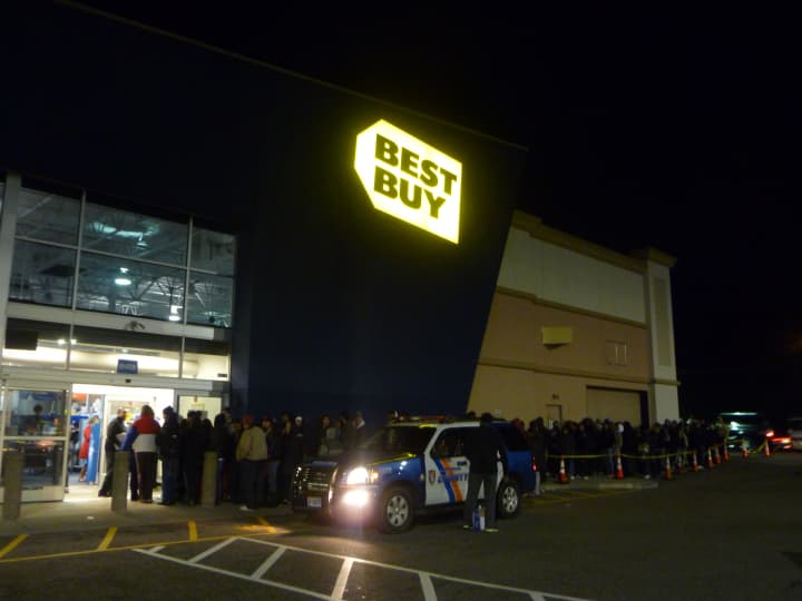 Black Friday shoppers lined up outside Best Buy in Cortlandt.