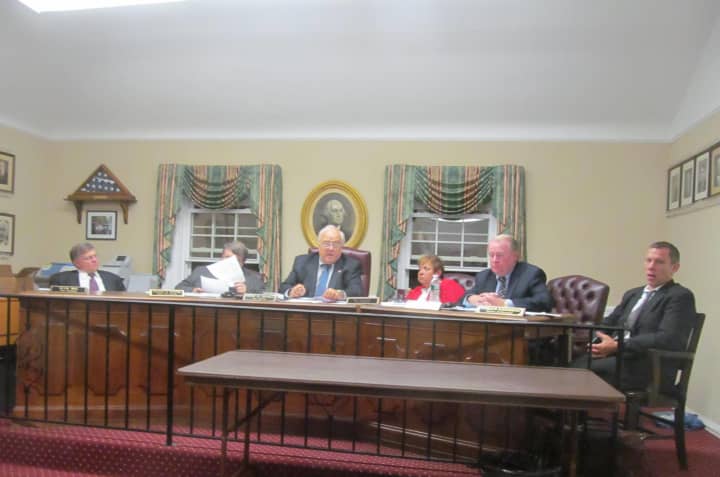 The Pelham Town Board will hold a public hearing on the 2013 town budget Monday.