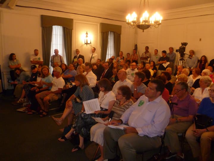 White Plains residents at a public hearing at City Hall on the French-American School of New York&#x27;s first  plan for a campus at Ridgeway Country Club. At Tuesday&#x27;s meeting, the Common Council voted 4-3 to consider a new site plan, settling a lawsuit.