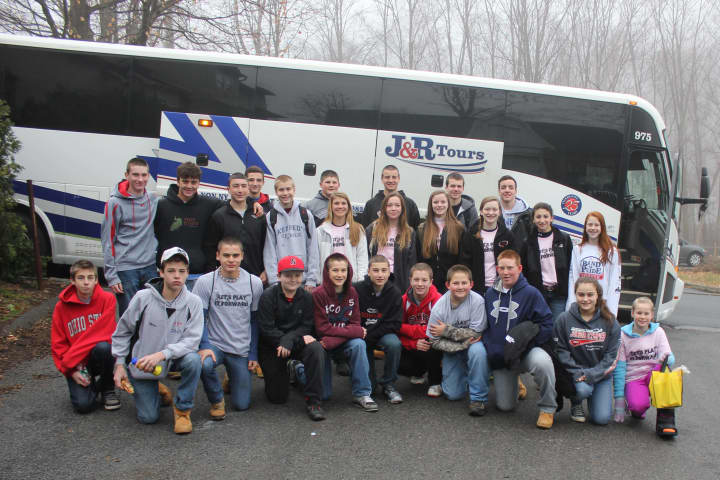 Somers student group Let&#x27;s Play It Forward traveled to Staten Island on Sunday to help victims of Hurricane Sandy.