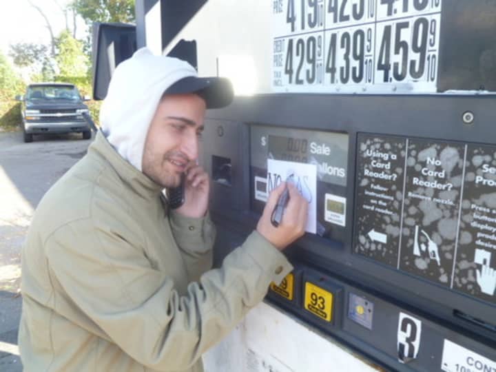 Sam Nik of the Ardsley Getty station prints &quot;No Gas&quot; signs at his station on Saw Mill River Road. 