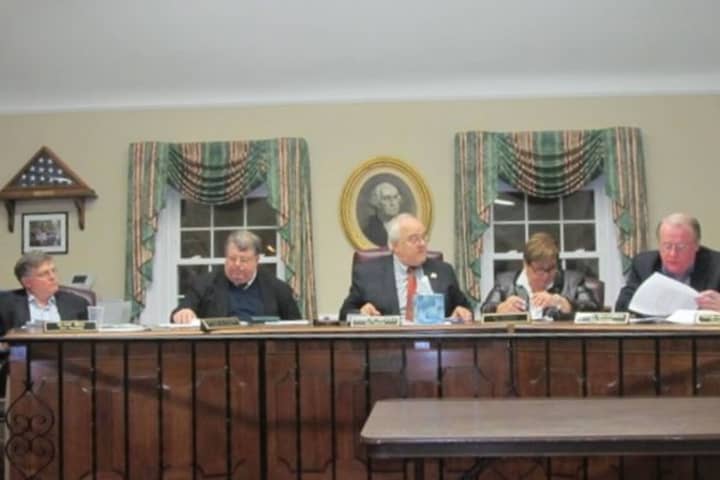 The Pelham Town Board unanimously approved the 2013 budget on Monday night.