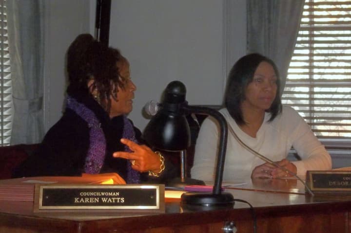 Mount Vernon City Council members Karen Watts-Yehudah, left, and Deborah Reynolds give their thoughts Wednesday on the 2013 city budget before it was adopted.
