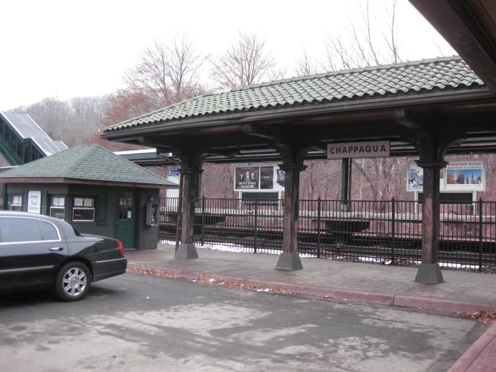 Ten electric-vehicle charging stations will be installed at the Chappaqua train station.