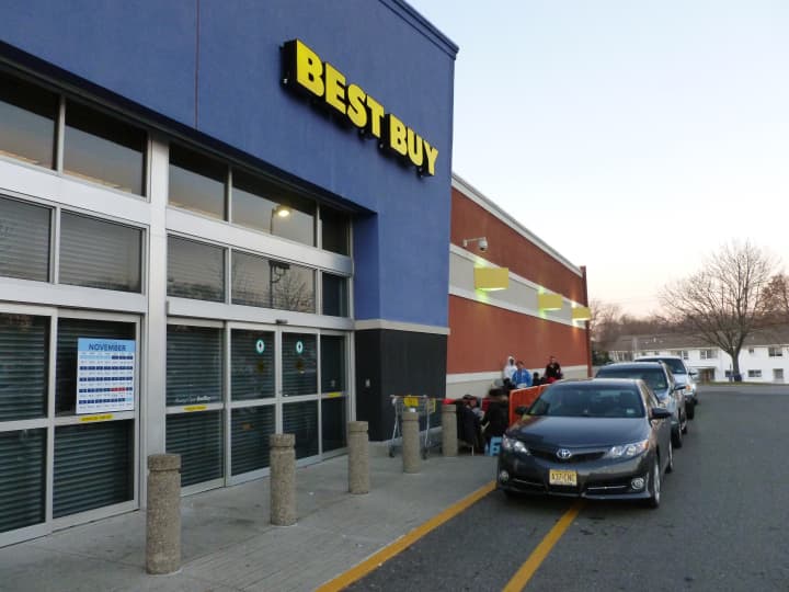 Norwalk police said a man tried to walk out of the Best Buy on Connecticut Avenue Wednesday with two computers he didn&#x27;t purchase.