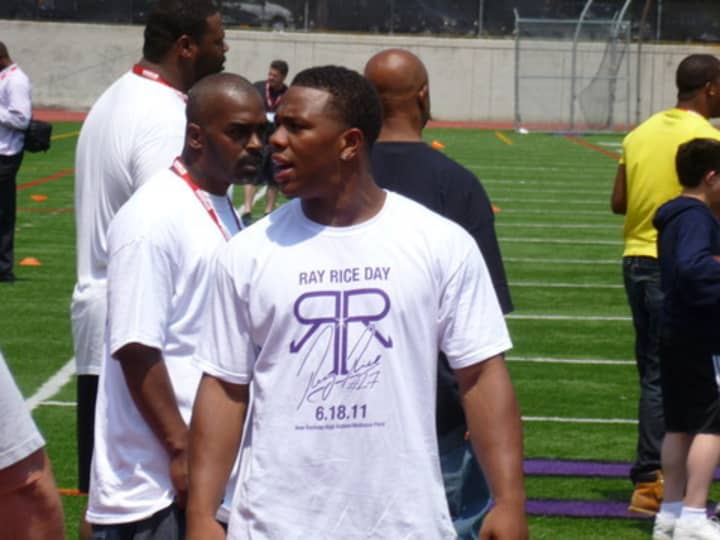 New Rochelle&#x27;s Ray Rice of the Baltimore Ravens will have hometown support when family members, friends and neighbors gather Sunday for a Super Bowl XLVII Watch Party.