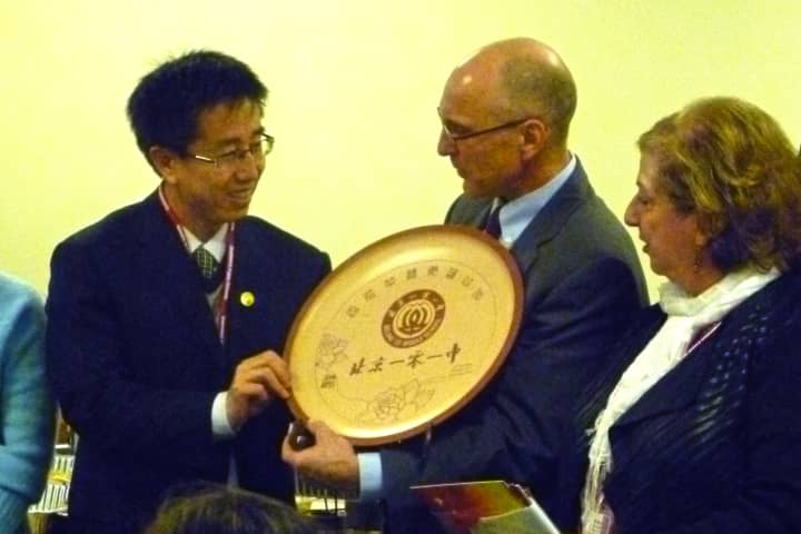 A representative of the Beijing school presents a commemorative plate to Greenwich High headmaster Chris Winters during Tuesday&#x27;s cultural meeting.