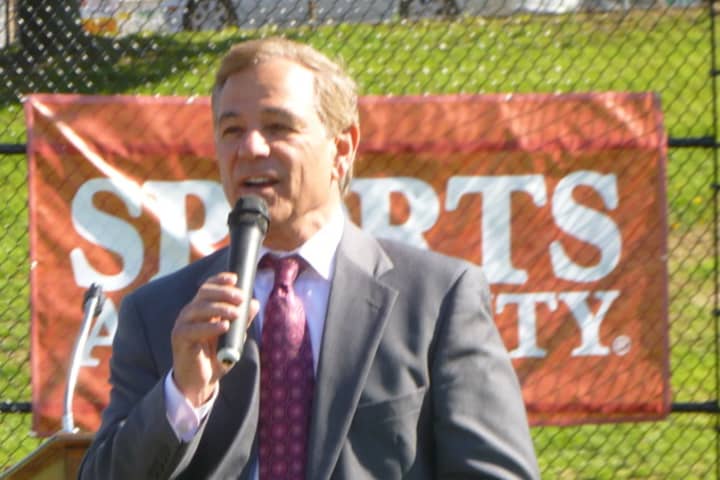 Stamford&#x27;s Bobby Valentine will be named the new athletic director at Sacred Heart University.