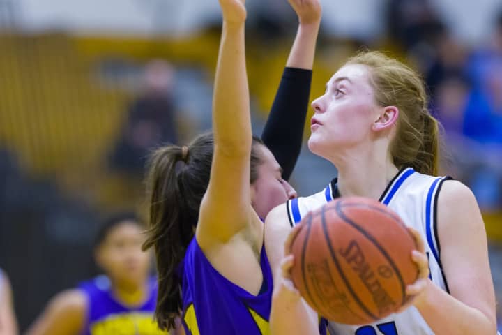 Darien&#x27;s Meg Marren joined an exclusive list when she recently surpassed 1,000 career points.