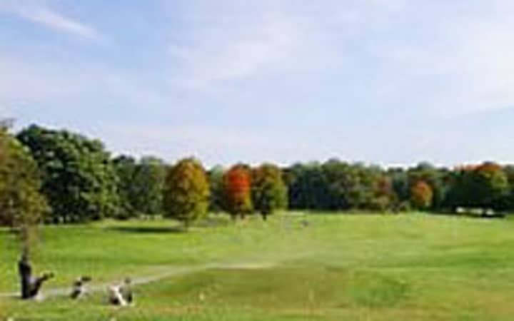 In Scarsdale, golfers can play the Saxon Woods Golf Course, a 6,293 yard, par-69 course. 