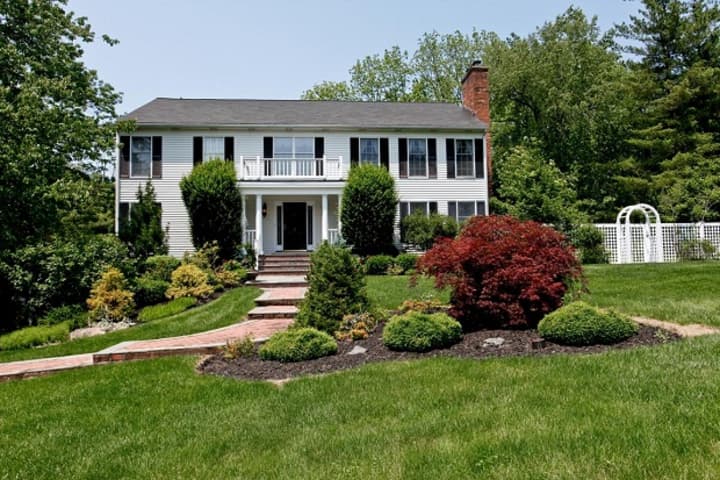 7 King&#x27;s Grant Way in the Pocantico Hills section of Briarcliff Manor