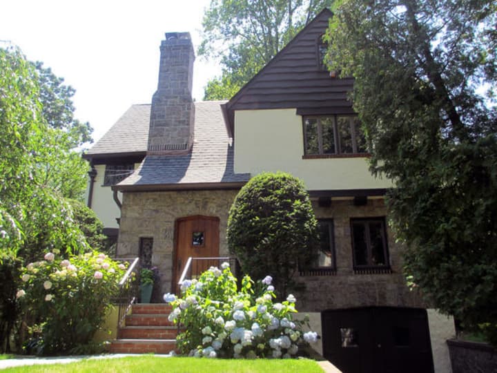 This Mount Vernon home is selling for more than $700,000.