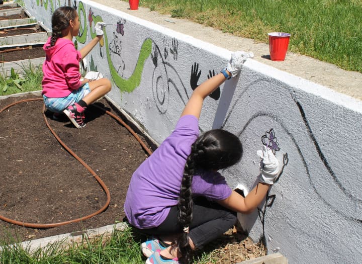 Springhurst School fourth- and fifth-grade students created a mural for their Ecology Club.