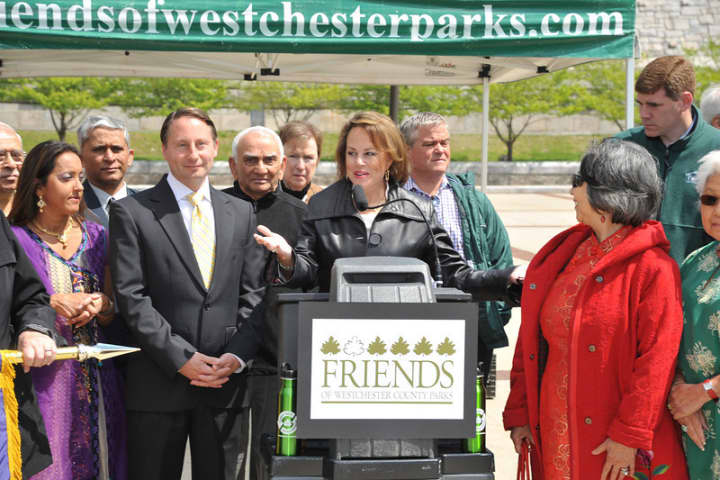 Elizabeth Bracken-Thompson, Friends of Westchester County Parks chairwoman, presents the $25,000 check to Westchester County.