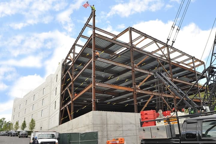 Yesterday Westy Self Storage announced the steel topping off at the expansion of their White Plains storage facility located at 179 Westmoreland Avenue