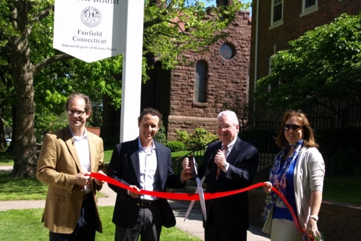 From left: Pete Petron and John Miller of the Old Post Road Area Association, First Selectman Michael Tetreau and Meri Erickson of the Fairfield Museum cut the ribbon on new signs commemorating a historic district.