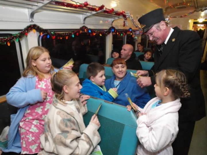 The Somers Library will have a &quot;Polar Express&quot; pajama party Monday.