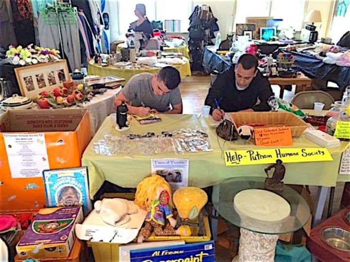 The Advisory Board of Lake Casse held a tag sale to benefit Putnam Humane Society.