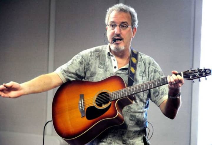 Robert the Guitar Guy will bring his music to the Eastchester Public Library on Saturday.