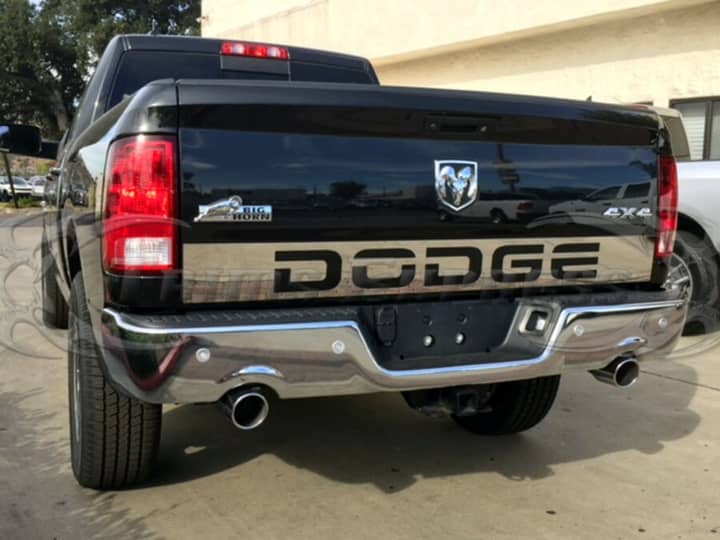 Nearly 700,000 Dodge Rams have bene recalled due to a tailgate problem.