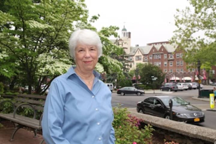 Former Scarsdale Inquirer Editor-in-Chief Linda Leavitt will be honored with one of the Forum&#x27;s most prestigious awards. 