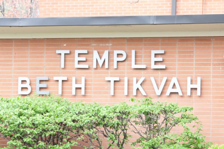 Temple Beth Tikvah is seeking clothing donations.