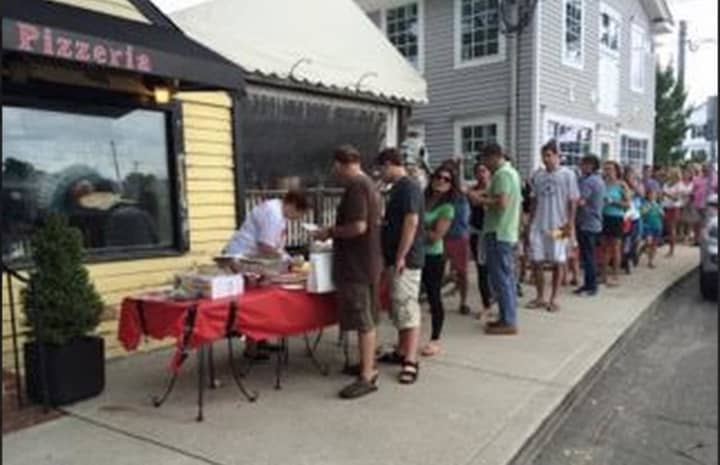 The crowds line up at Julian&#x27;s Brick Oven Pizzeria for the Slice of Saugatuck Festival in Westport.