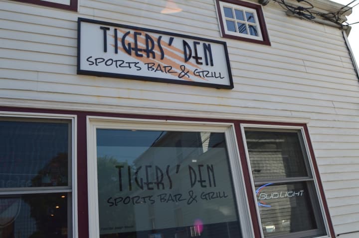 Tigers&#x27; Den in Ridgefield is known for its wings, sports and beer.