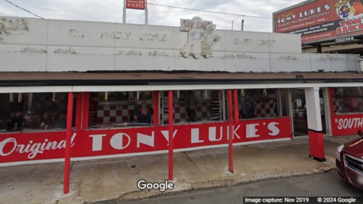 Tony Luke's, 39 E. Oregon Avenue