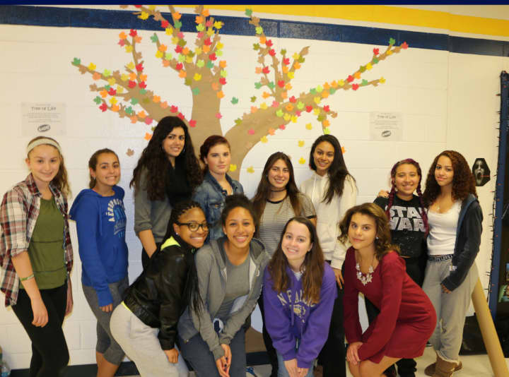 Students made pledges then tied ribbons on classroom doors and trees to be alcohol and drug free.
