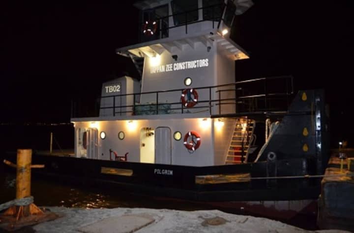 The captain of the Hudson River tugboat &quot;Pilgrim&quot; was taken ill and died late Monday as he was trying to dock the vessel in Haverstraw.
