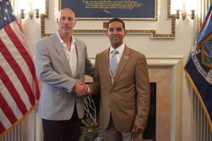 Mount Vernon Mayor Richard Thomas (right) with new DPW Commissioner Joseph Nigro.
