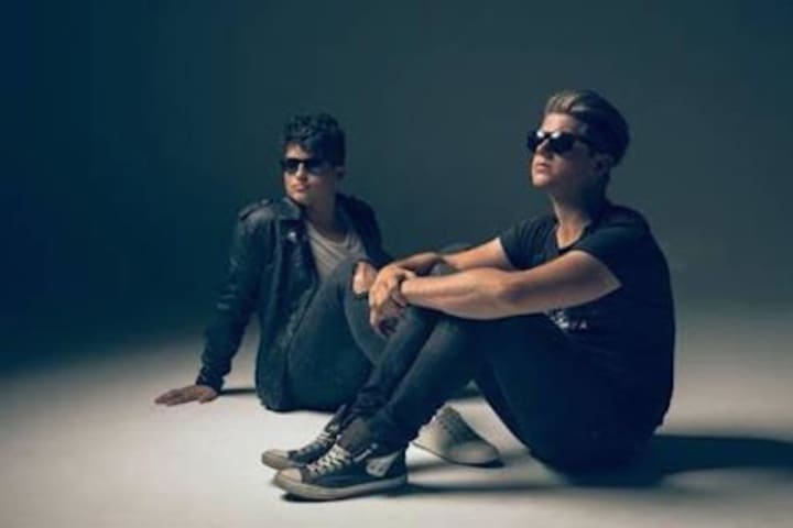 Pop duo TRYON will perform at the Jefferson Valley Mall&#x27;s back-to-school event on September 3.
